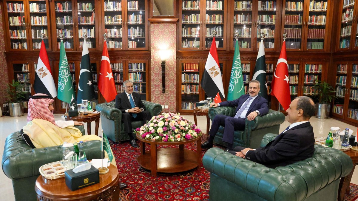 Foreign Ministers Hakan Fidan (1st R), Prince Faisal bin Farhan Al Saud of Saudi Arabia (2nd L), Badr Abdelatty of Egypt (2nd R) and Ishaq Dar of Pakistan meet to discuss regional de-escalation, amid the U.S.-Israel attacks on Iran, Islamabad, Pakistan, March 29, 2026. (Reuters Photo)