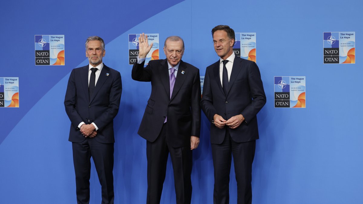 President Recep Tayyip Erdoğan is greeted by NATO Secretary General Mark Rutte (R) and Netherland's Prime Minister Dick Schoof (L) left, during an official welcome at the NATO summit, The Hague, Netherlands, June 25, 2025. (AP Photo)