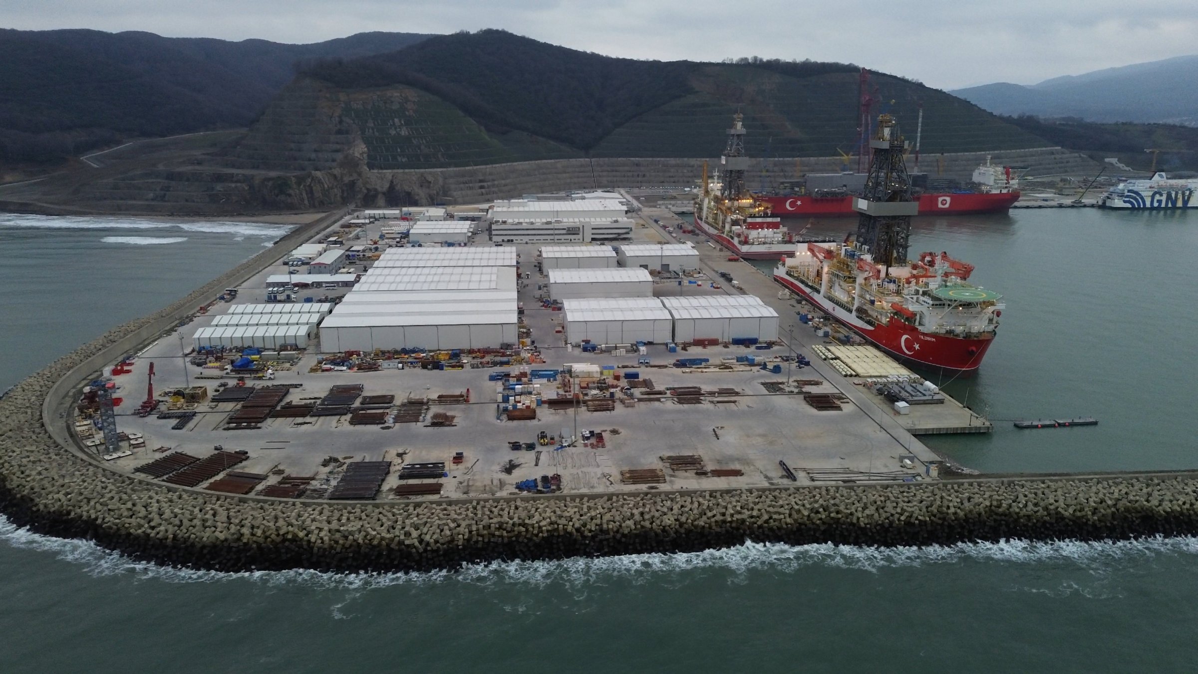 Türkiye's drilling ships are seen at the Filyos Port, northern Türkiye, March 15, 2026. (AA Photo)
