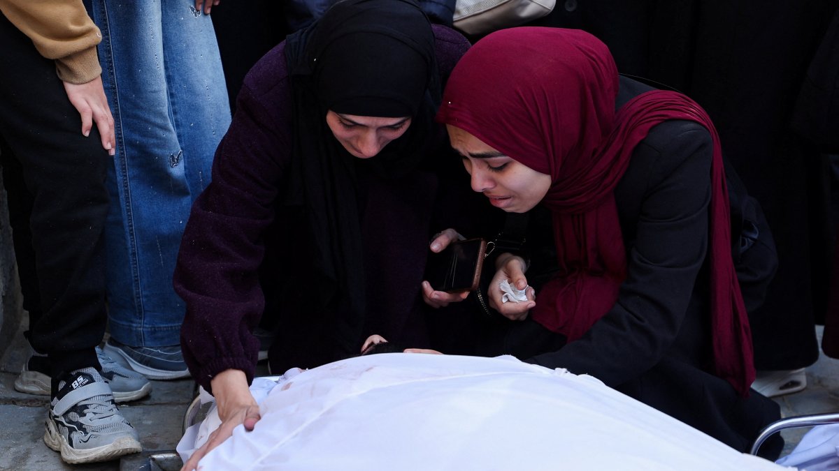 Palestinians mourn a loved one killed in an Israeli airstrike on Gaza, Palestine, March 30, 2026. (Reuters Photo)