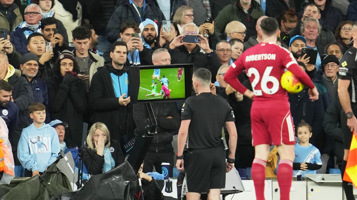 Referee Chris Kavanagh pauses the match and checks the VAR screen during the English Premier League match between Manchester City and Liverpool, Manchester, London, Nov. 9, 2025. (AP Photo)
