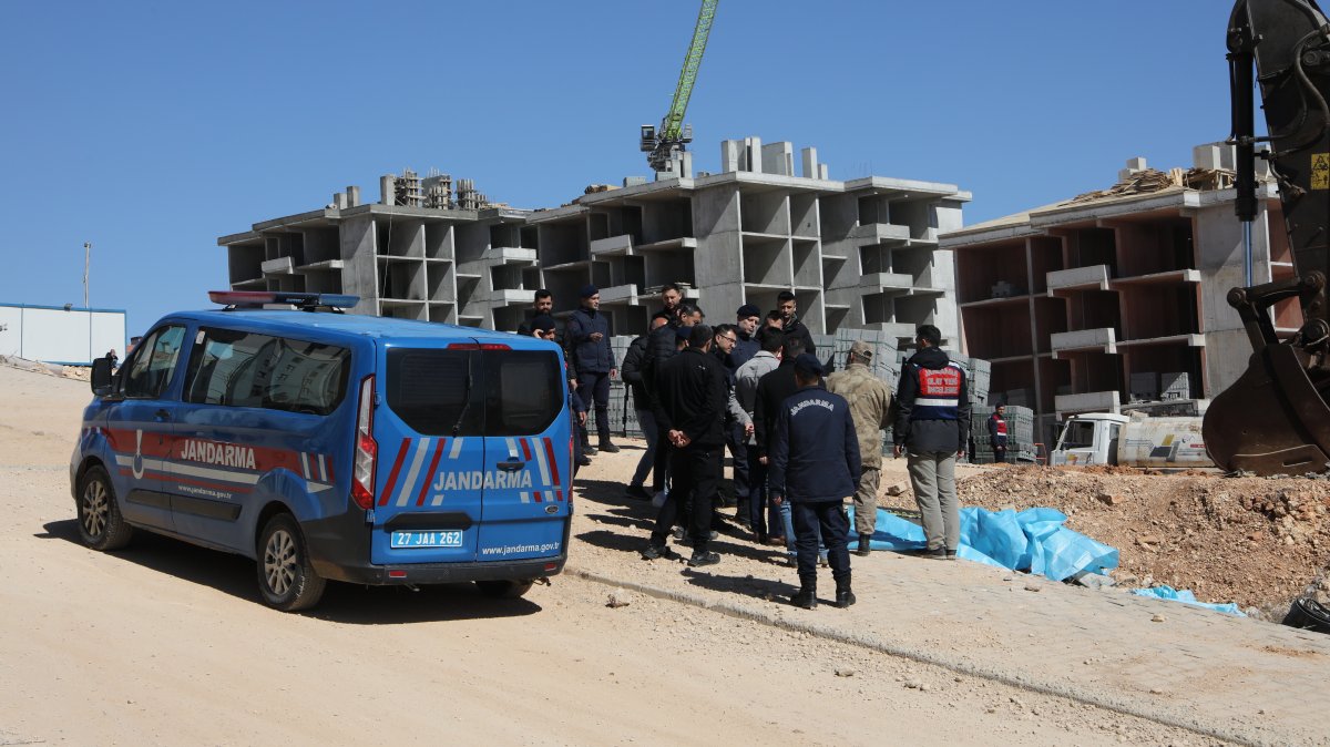 Security forces are seen near the site of a missile intercepted in Gaziantep, March 9, 2026. (DHA File Photo)