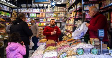 People are shopping for sweets ahead of Eid al-Fitr, Istanbul, Türkiye, March 19, 2026. (AA Photo)