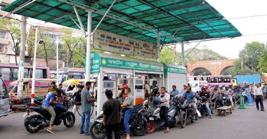 Motorists queue to refuel their motorcycles at a fuel station amid concerns over fuel supply over the U.S.-Israel attacks on Iran, Dhaka, Bangladesh, March 15, 2026. (Reuters Photo)