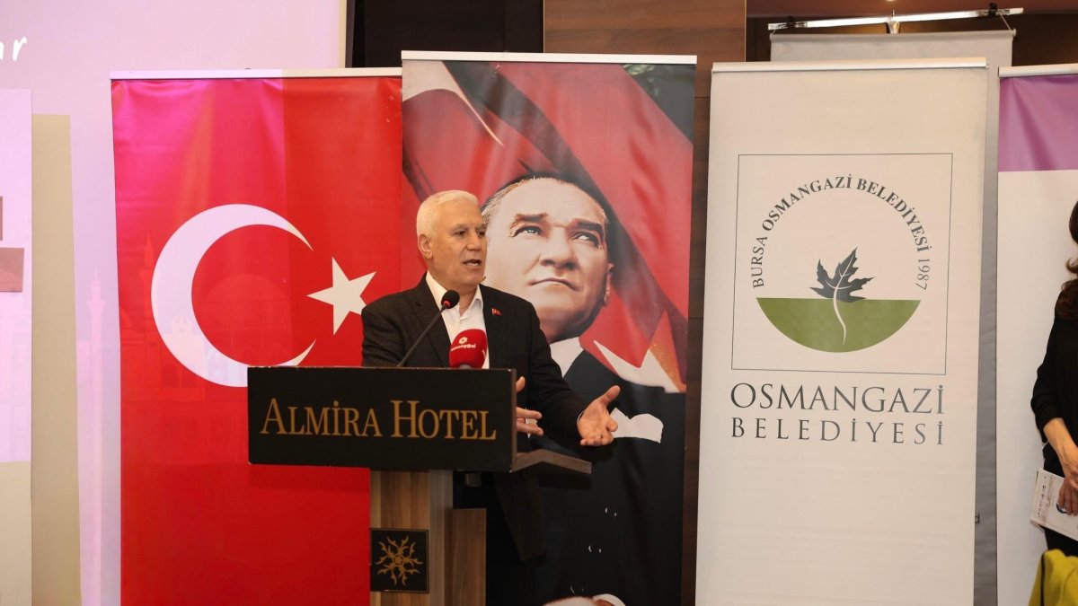 Bursa Mayor Mustafa Bozbey speaks at an event in the Osmangazi district, Bursa, northwestern Türkiye, March 29, 2026. (İHA Photo)