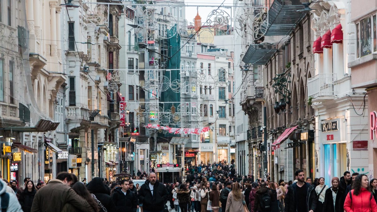 People walk along the popular Istiklal Street, Istanbul, Türkiye, Feb. 22, 2026. (Shutterstock Photo)