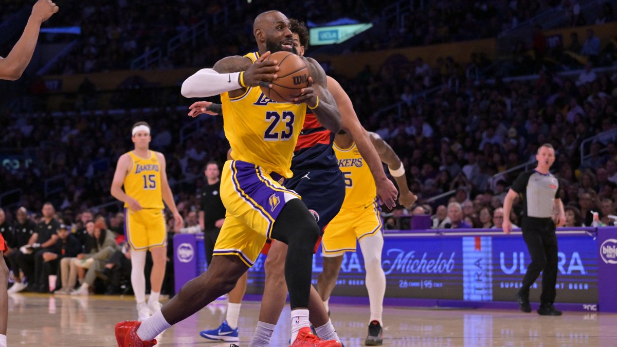 Los Angeles Lakers forward LeBron James drives to the basket in the second half against the Washington Wizards at Crypto.com Arena, Los Angeles, U.S., March 30, 2026. (Reuters Photo)