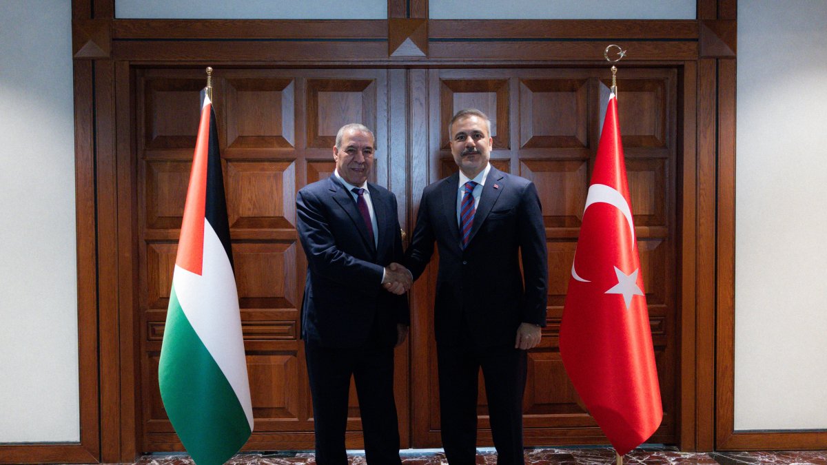 Foreign Minister Hakan Fidan meets with Palestinian Vice President Hussein al-Sheikh, Ankara, Türkiye, March 31, 2026. (AA Photo)