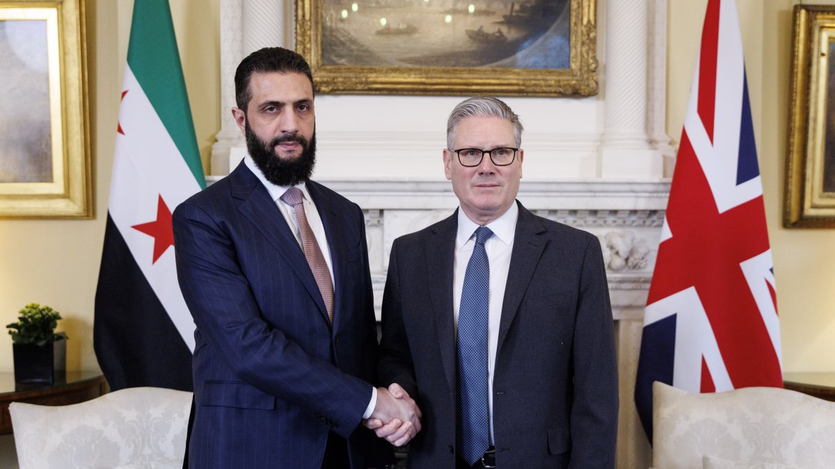 British Prime Minister Keir Starmer (R) welcomes the President of Syria, Ahmed al-Sharaa (L), to Downing Street in London, Britain, March 31, 2026. (EPA Photo)