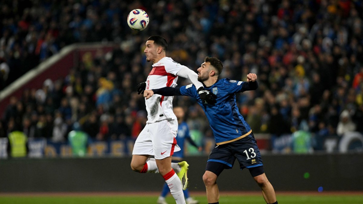 Turkey's forward #13 Deniz Gul (L) and Kosovo's defender #13 Kreshnik Hajrizi fight for the ball during the FIFA World Cup 2026 European qualification final football match between Kosovo and Turkey at the Fadil Vokrri stadium in Pristina on March 31, 2026. (Photo by Armend NIMANI / AFP)