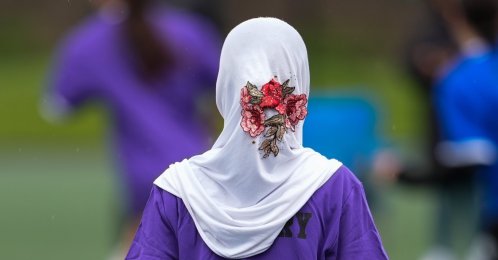 Suraya Abdull plays in a tournament for immigrant and refugee girls, Portland, U.S., March 29, 2026. (AP Photo)