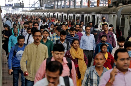 Commuters walk on a platform after disembarking from a suburban train at a railway station, Mumbai, India, Jan. 21, 2023. (Reuters Photo)