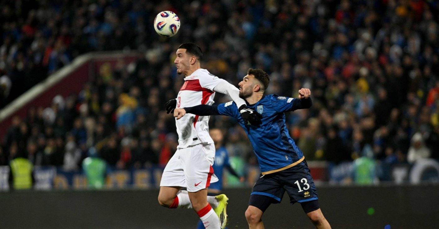 Turkey's forward #13 Deniz Gul (L) and Kosovo's defender #13 Kreshnik Hajrizi fight for the ball during the FIFA World Cup 2026 European qualification final football match between Kosovo and Turkey at the Fadil Vokrri stadium in Pristina on March 31, 2026. (Photo by Armend NIMANI / AFP)