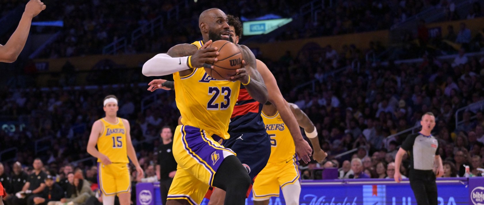 Los Angeles Lakers forward LeBron James drives to the basket in the second half against the Washington Wizards at Crypto.com Arena, Los Angeles, U.S., March 30, 2026. (Reuters Photo)