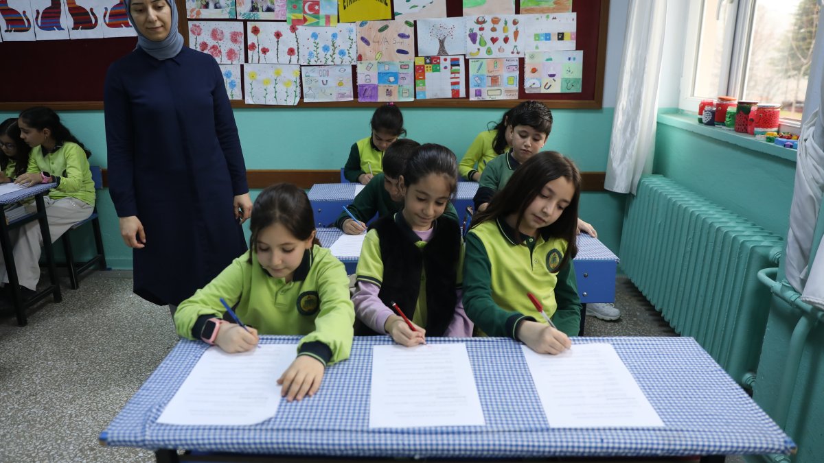 Students sign a “solidarity and friendship pledge” to prevent bullying and promote kindness in schools, Elazığ, Türkiye, March 26, 2026. (AA Photo) 