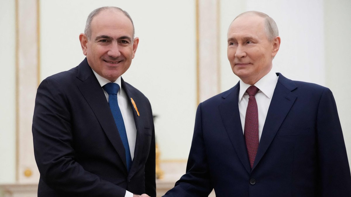 Putin warns Armenia against dual alignment with EU and Eurasian bloc