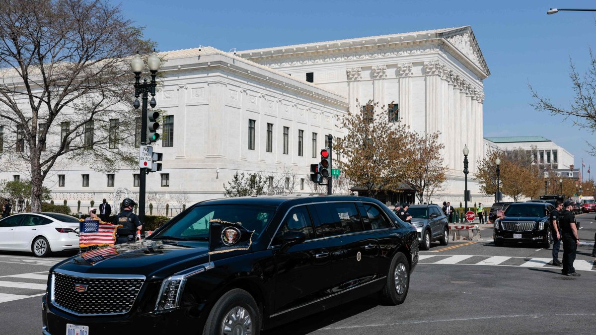 The motorcade carrying U.S. President Donald Trump departs the Supreme Court after President Trump attended oral arguments, in Washington, DC, U.S., April 1, 2026. (AFP Photo)