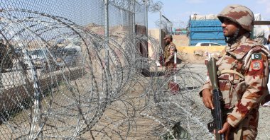 Pakistani soldiers keep watch at the Pakistan-Afghanistan border in Chaman, Balochistan province, Pakistan, March 19, 2026. (AFP Photo)