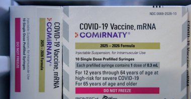 Boxes of Pfizer-BioNTech coronavirus disease (COVID-19) vaccines are stored in the refrigerator at Skippack Pharmacy in Schwenksville, Pennsylvania, U.S. Sept. 11, 2025. (Reuters File Photo)