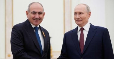 Russian President Vladimir Putin (R) greets Armenian Prime Minister Nikol Pashinyan prior to their meeting at the Kremlin in Moscow, April 1, 2026. (AFP Photo)