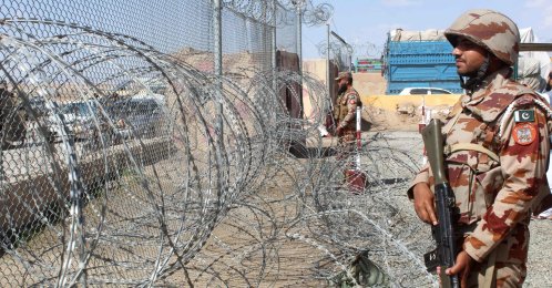 Pakistani soldiers keep watch at the Pakistan-Afghanistan border in Chaman, Balochistan province, Pakistan, March 19, 2026. (AFP Photo)