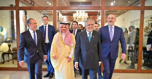 Foreign Minister Hakan Fidan (R), Saudi Foreign Minister Prince Faisal bin Farhan Al Saud (2nd L), Egyptian Foreign Minister Badr Abdelatty (L) and Pakistani Deputy Prime Minister Ishaq Dar (2nd R) attend a meeting, Islamabad, Pakistan, March 29, 2026. (EPA Photo)