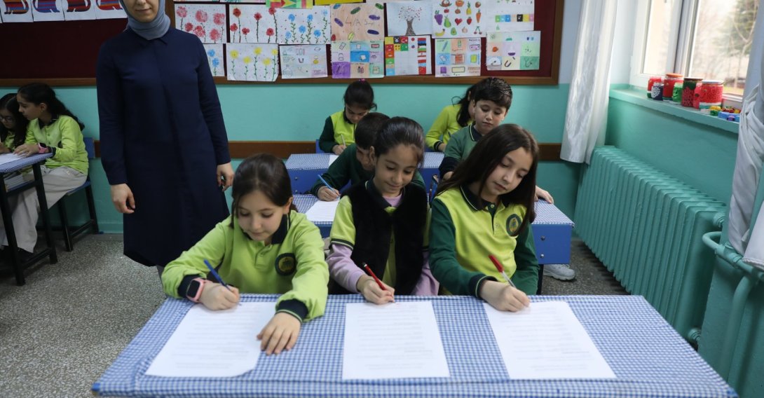 Students sign a “solidarity and friendship pledge” to prevent bullying and promote kindness in schools, Elazığ, Türkiye, March 26, 2026. (AA Photo) 