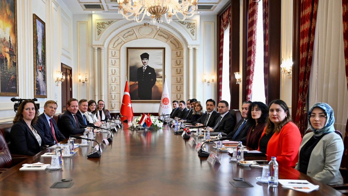Delegations from the justice ministries of Türkiye and the Netherlands attended the meeting, Ankara, Türkiye, April 1, 2026. (AA Photo)