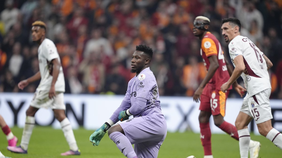 Trabzonspor's Andre Onana in action during the Süper Lig match against Galatasaray at RAMS Park Stadium, Istanbul, Türkiye, Nov. 1, 2025. (Getty Images Photo)