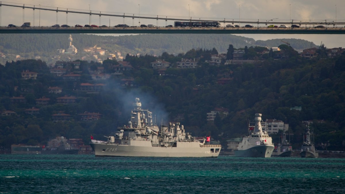 The frigate TCG Istanbul sails during a naval parade in the Bosporus, Istanbul, Türkiye, Sept. 27, 2025. (AP Photo)