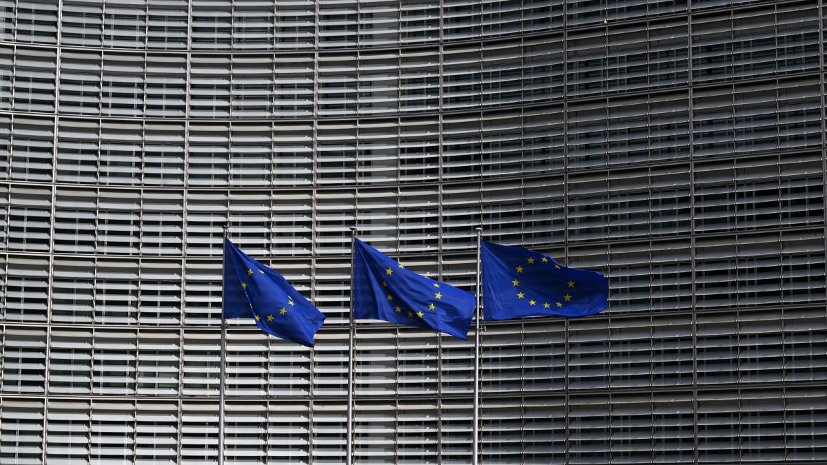 This photograph shows European Union flags outside the EU Commission headquarters in Brussels, March 16, 2026. (AFP Photo)