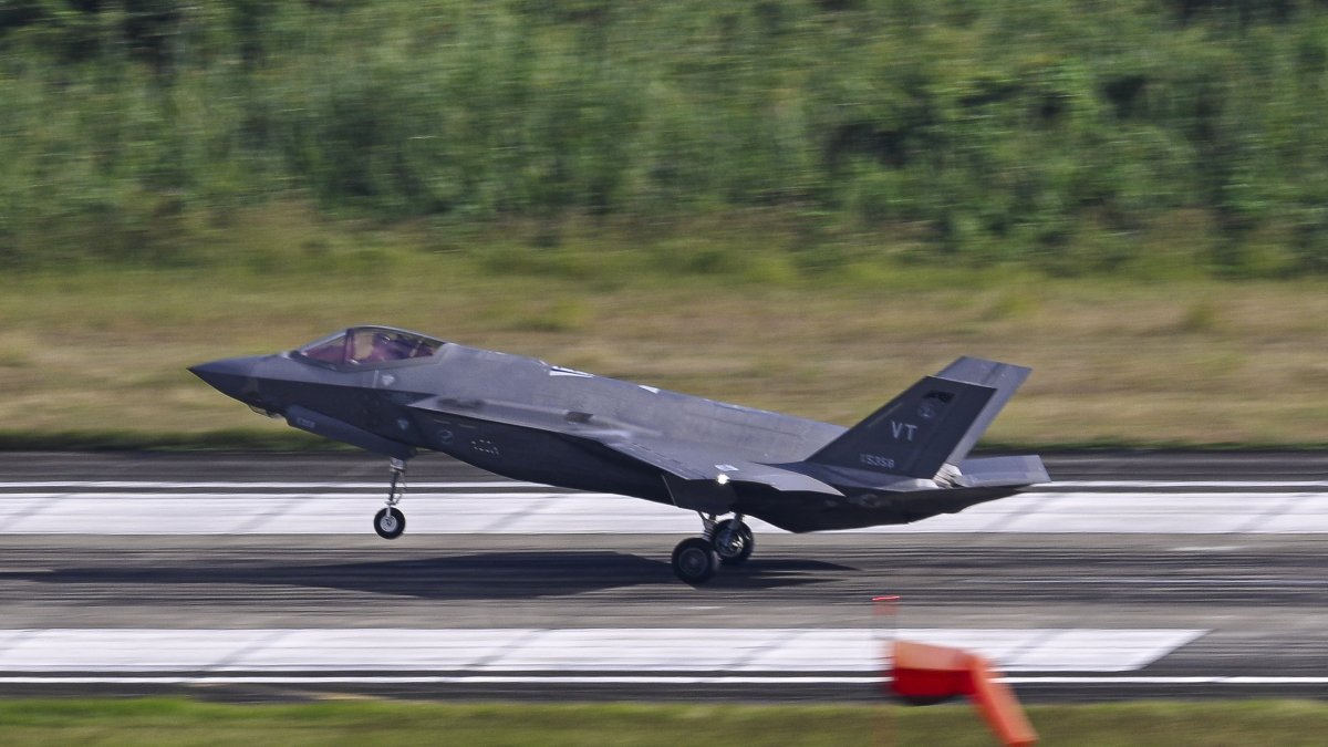 A U.S. Air Force F-35A fighter jet prepares for landing at José Aponte de la Torre Airport, formerly Roosevelt Roads Naval Station, Puerto Rico, Dec. 20, 2025. (AFP File Photo)