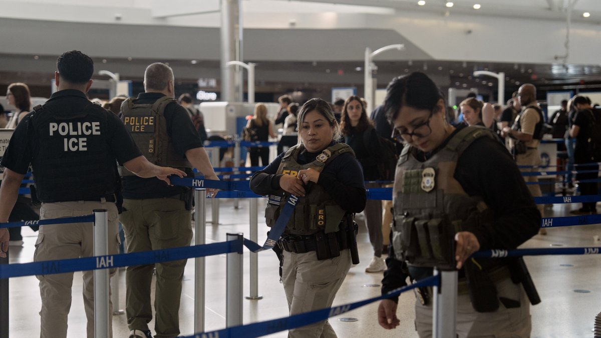 ICE agents enter the security line at George Bush Intercontinental Airport in Houston, Texas March 28, 2026. (AFP Photo)