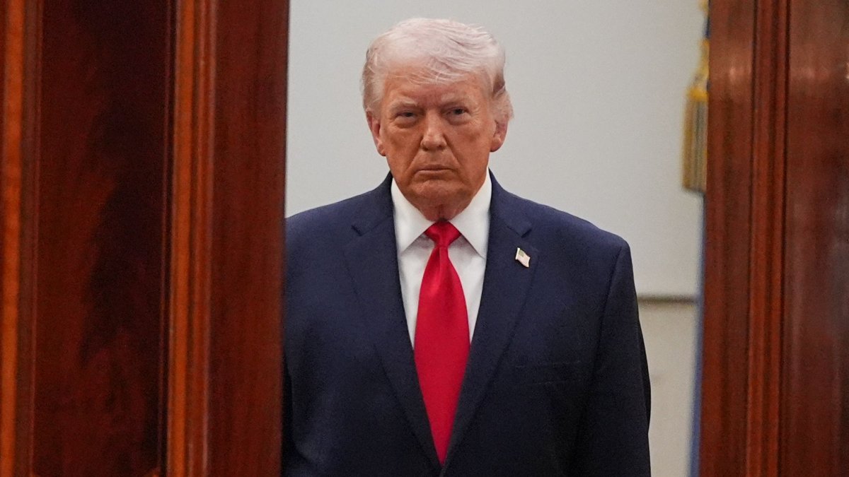 U.S. President Donald Trump arrives to speak at a televised address on the conflict in the Middle East from the Cross Hall of the White House, Washington, U.S., April 1, 2026. (AFP Photo)