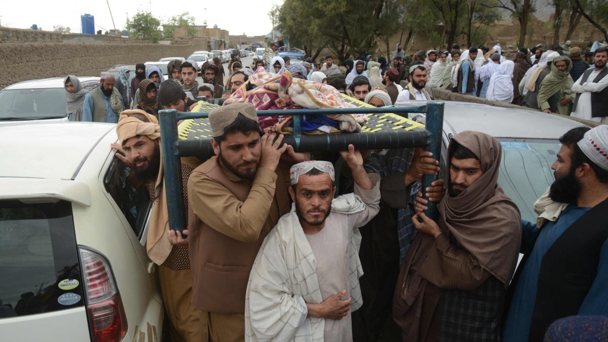 Mourners carry a deceased during a burial ceremony for victims who died in flash floods, Kandahar, Afghanistan, April 2, 2026. (AFP Photo)