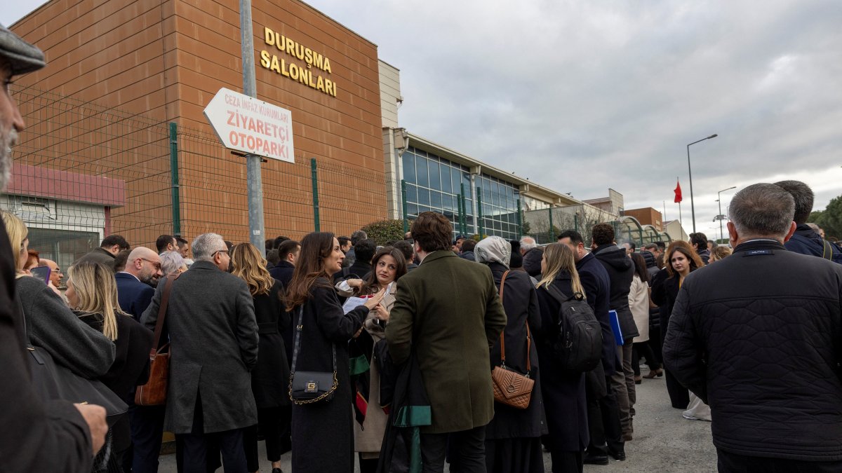 Turkish court keeps 89 in custody in Imamoğlu corruption case