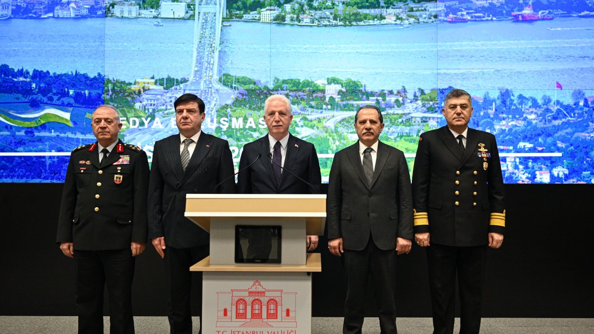 Governor Davut Gül (C) announces Istanbul’s first-quarter law enforcement data during a press conference, Istanbul, Türkiye, April 3, 2026. (AA Photo) 