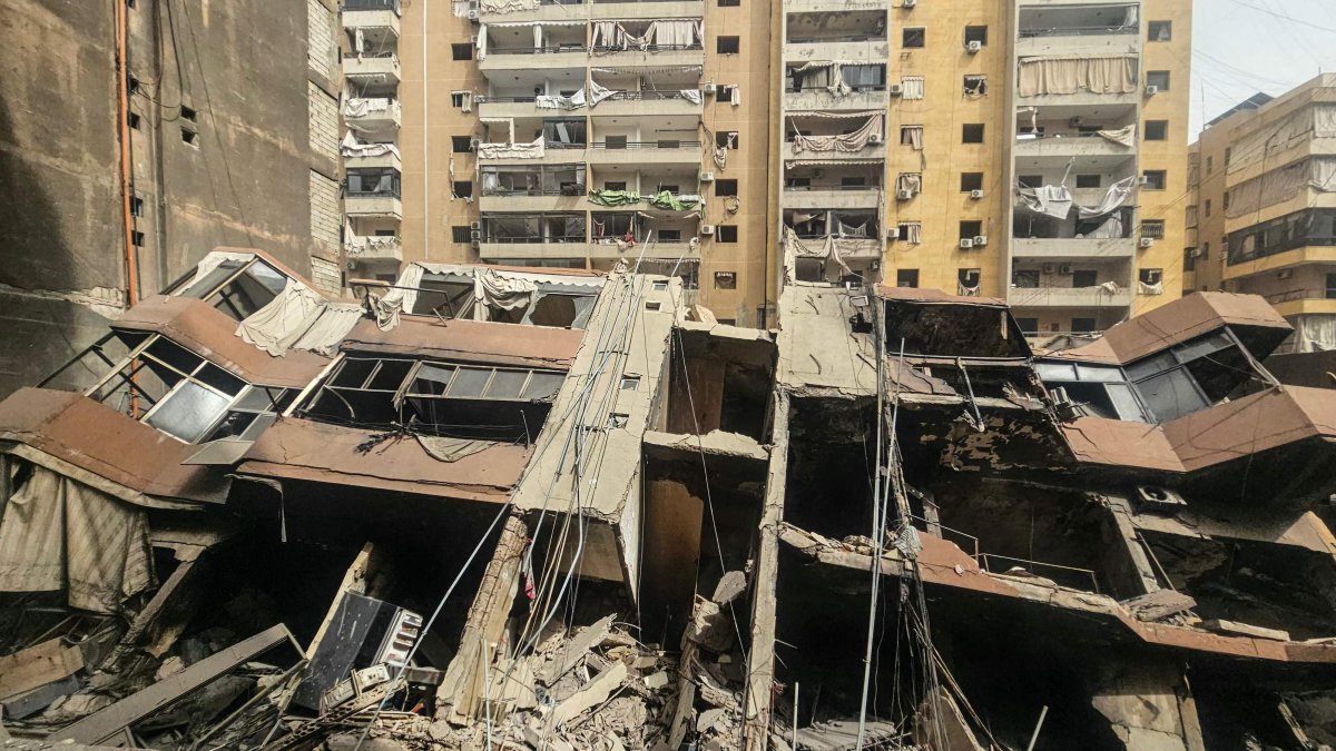 A photograph shows a collapsed building at the site of an overnight Israeli airstrike in the Haret Hreik neighbourhood of Beirut’s southern suburbs, April 3, 2026. (AFP Photo)