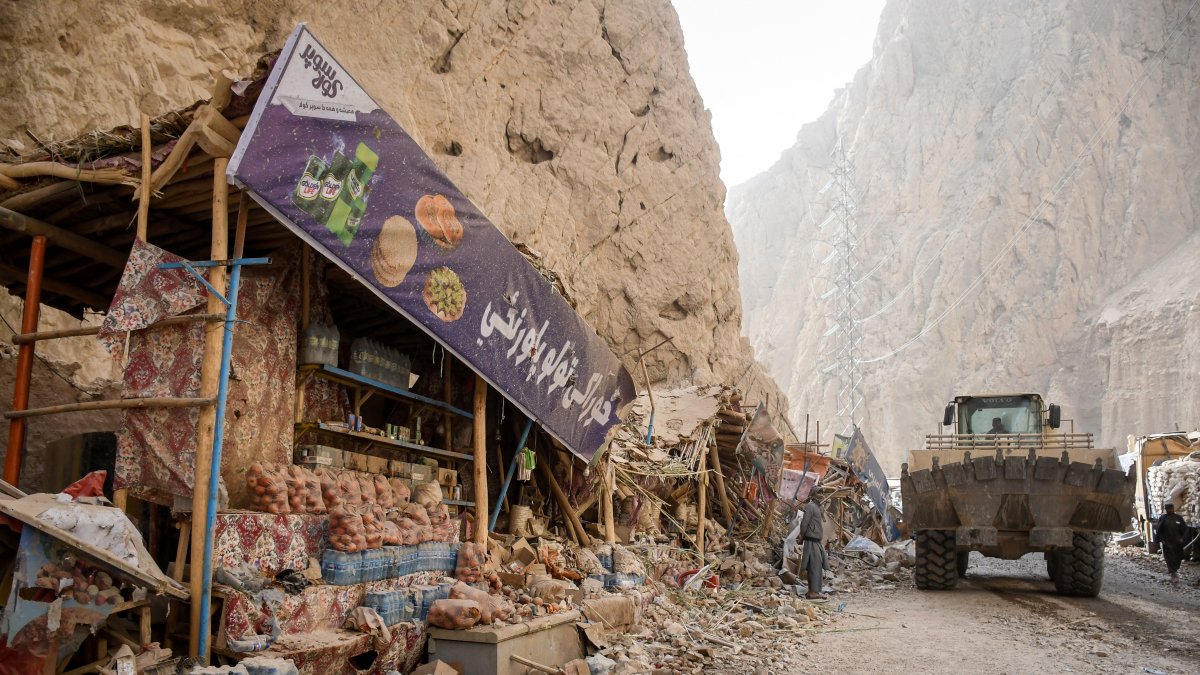 Damaged shops are pictured along a highway, following an earthquake at the Tang-e Tashkurgan in the Khulm district of Samangan province, Nov. 3, 2025. (AFP File Photo)