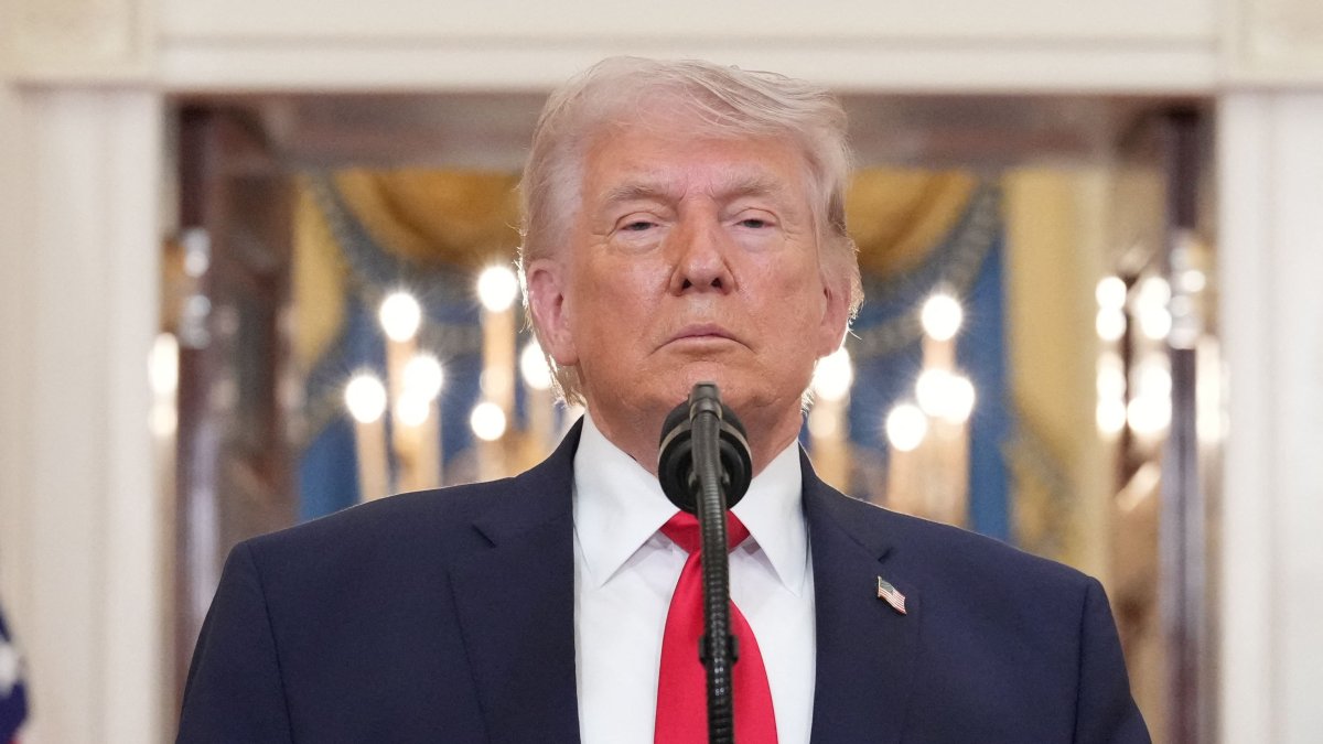 U.S. President Donald Trump pauses as he finishes speaking during a televised address on the conflict in the Middle East from the Cross Hall of the White House in Washington, D.C. April 1, 2026. (AFP File Photo)