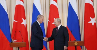 President Recep Tayyip Erdoğan shakes hands with his Russian counterpart Vladimir Putin during a news conference in Sochi, Russia, Sept. 4, 2023. (Reuters File Photo)
