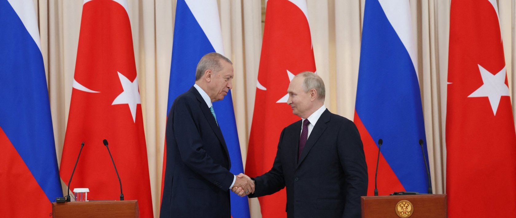 President Recep Tayyip Erdoğan shakes hands with his Russian counterpart Vladimir Putin during a news conference in Sochi, Russia, Sept. 4, 2023. (Reuters File Photo)