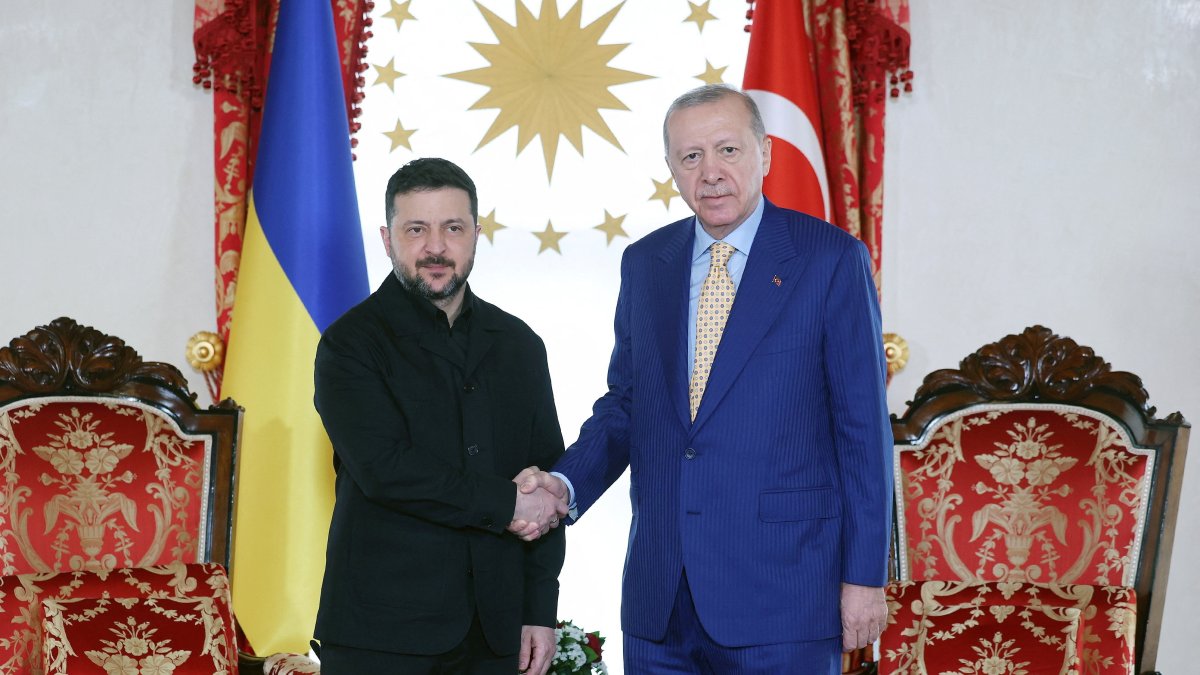 President Tayyip Erdoğan and Ukrainian President Volodymyr Zelenskyy shake hands as they meet in Istanbul, Türkiye, April 4, 2026. (Reuters Photo)