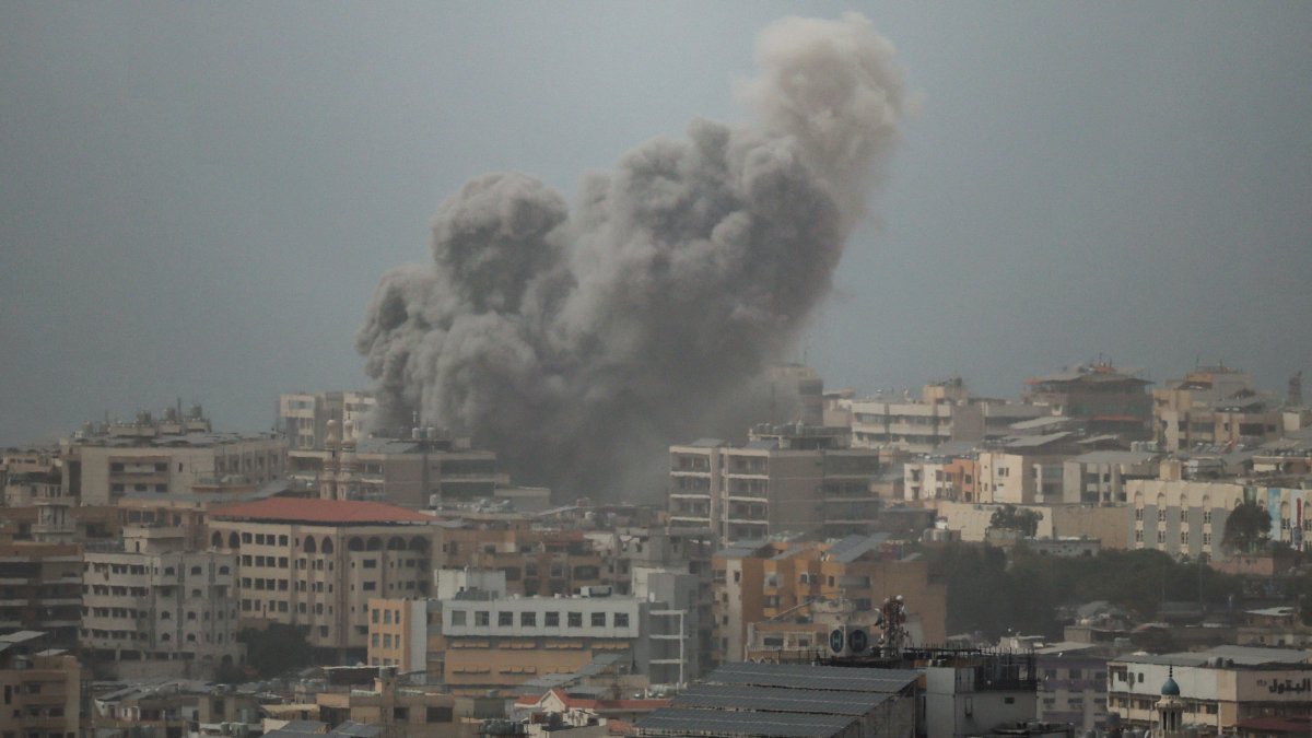 Smoke rises from Beirut's southern suburbs following an Israeli strike, Lebanon, April 5, 2026. (Reuters Photo)