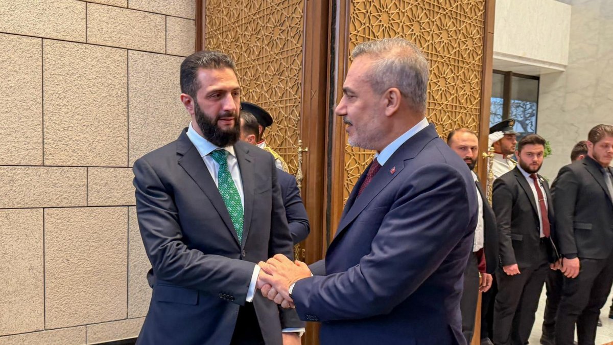 Turkish FM meets Zelenskyy, al-Sharaa in Syria