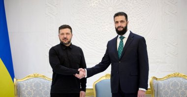 Ukraine's President Volodymyr Zelenskyy (L) and Syrian President Ahmed al-Sharaa shake hands during their meeting in Damascus, Syria, April 5, 2026. (AFP Photo)