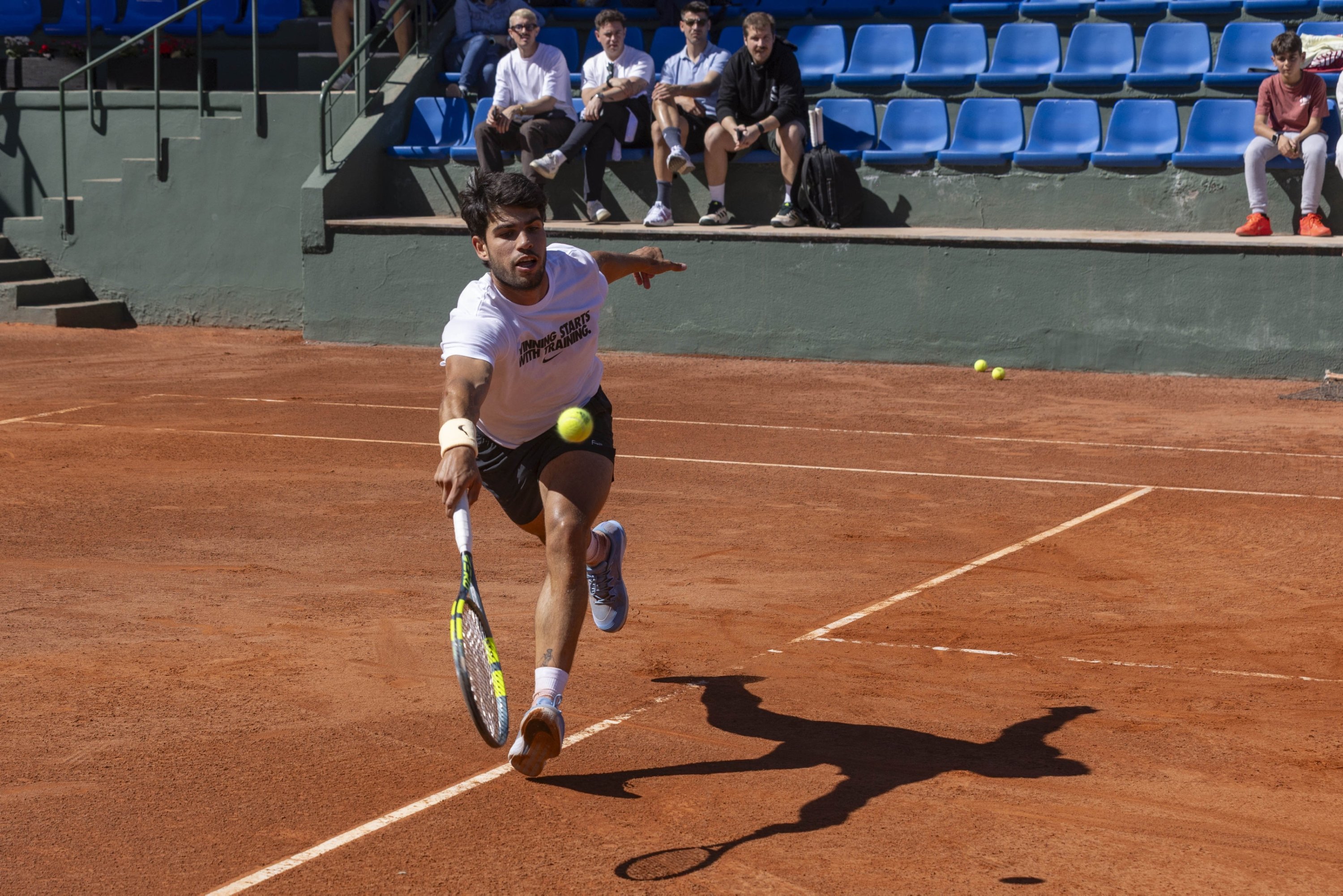‘Dirty socks’ signal Alcaraz’s charge toward Roland Garros