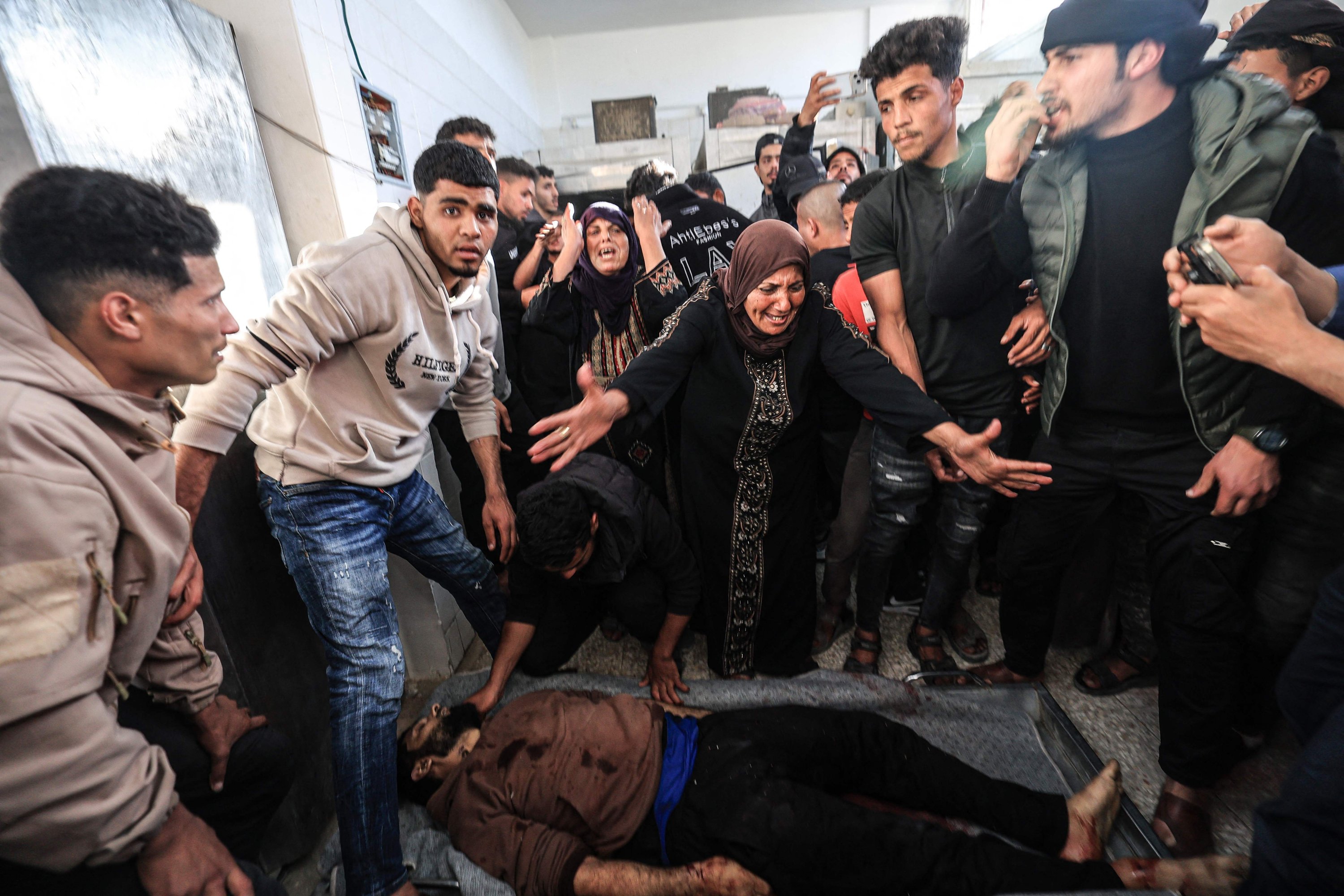 Israeli attack kills at least 10 near Gaza school in violation of truce