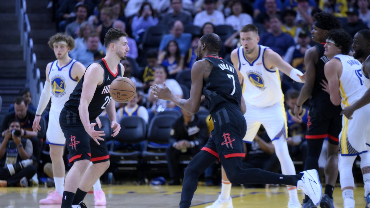 Houston Rockets' Alperen Şengün (L) exchanges a pass with teammate Kevin Durant (C) during the NBA game against the Golden State Warriors at Chase Center, San Francisco, U.S., April 5, 2026. (AA Photo)
