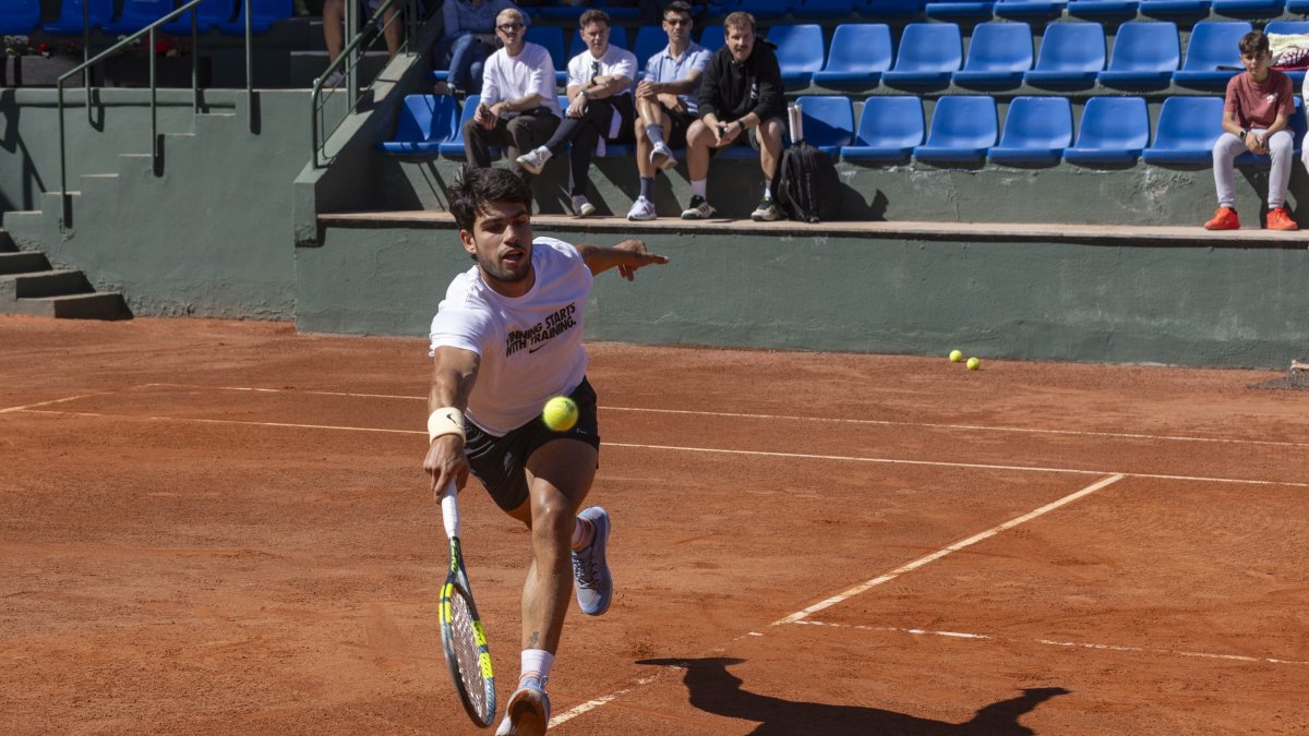 Spanish tennis player Carlos Alcaraz in action during his training session held at Murcia Royal Tennis Club 1919, Murcia, Spain, March 31, 2026. (EPA Photo)